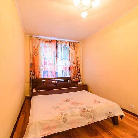 Apartment On Hryhoriia Chuprynky Kiev Eksteriør billede