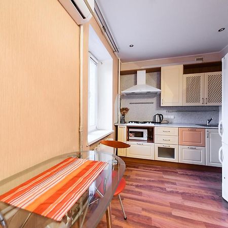 Apartment On Hryhoriia Chuprynky Kiev Eksteriør billede