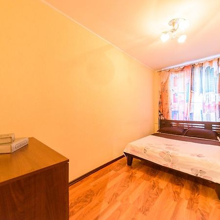 Apartment On Hryhoriia Chuprynky Kiev Eksteriør billede