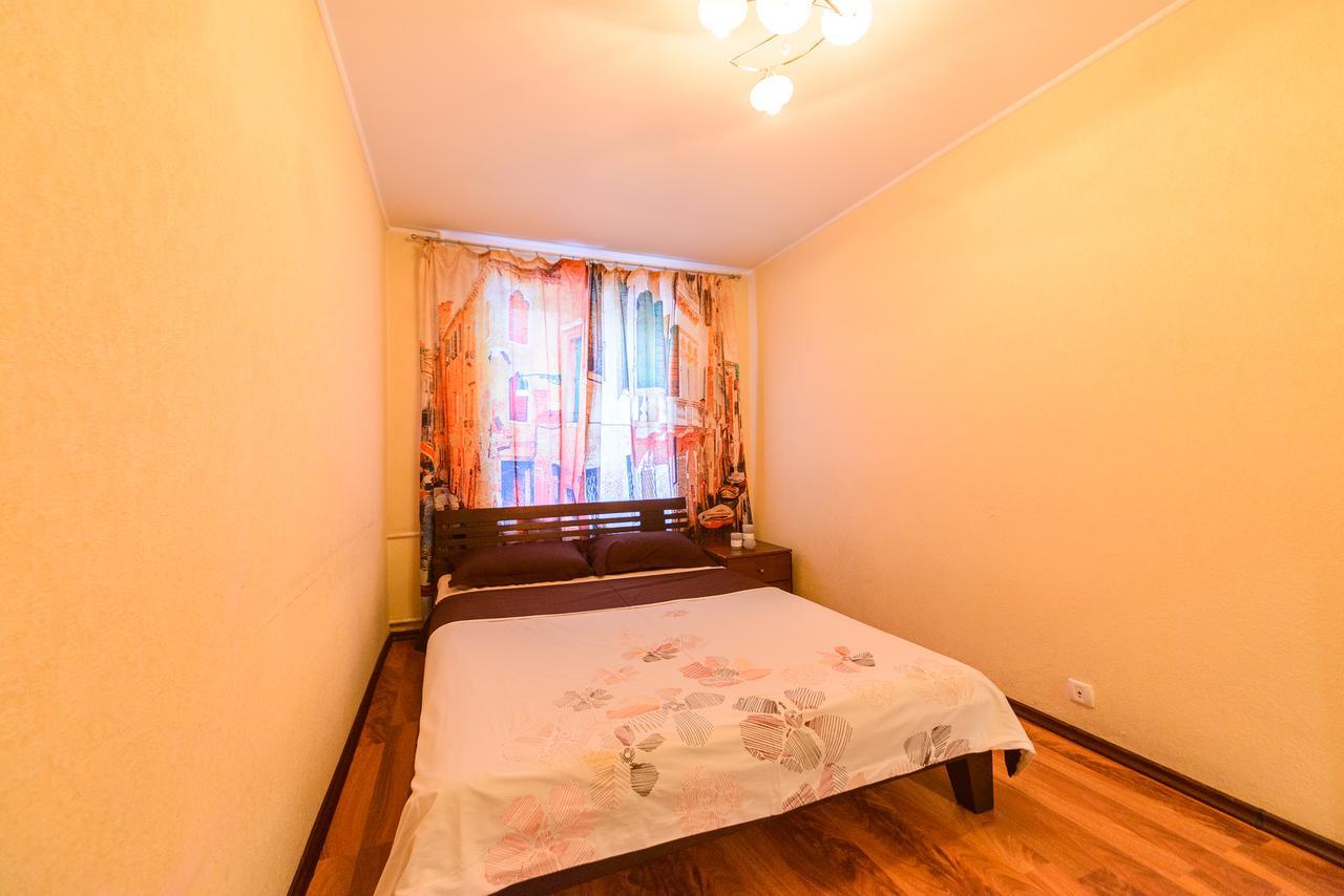 Apartment On Hryhoriia Chuprynky Kiev Eksteriør billede
