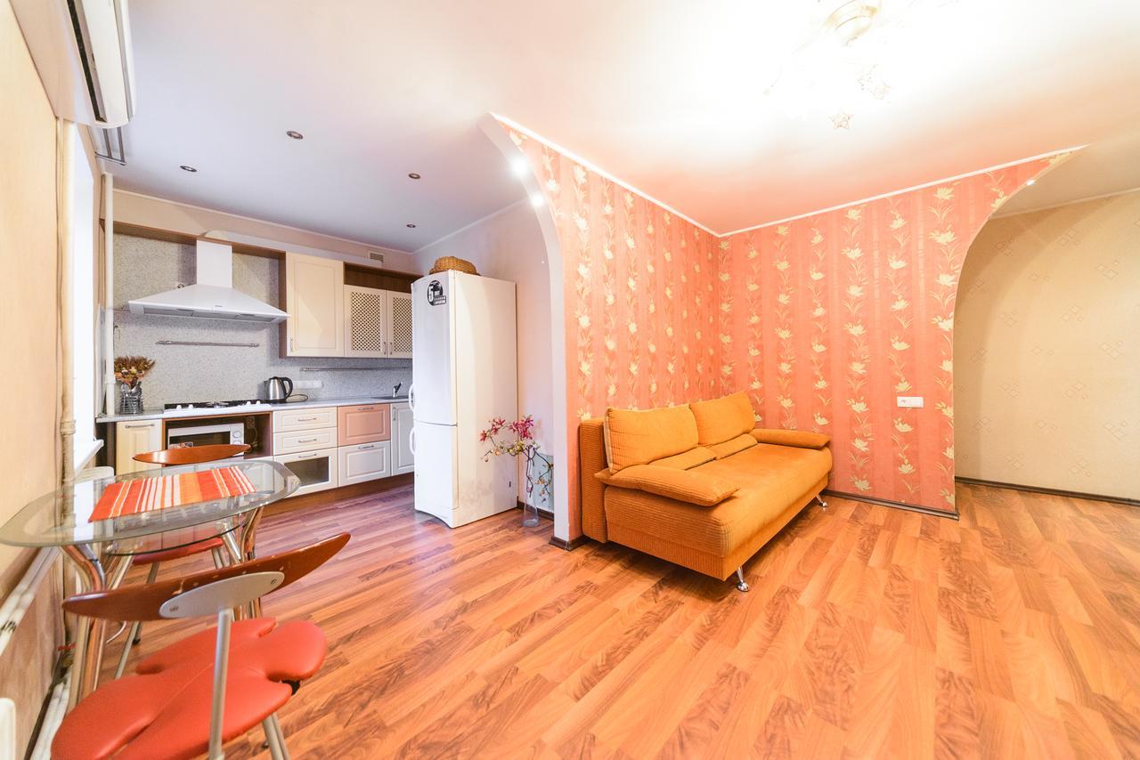 Apartment On Hryhoriia Chuprynky Kiev Eksteriør billede