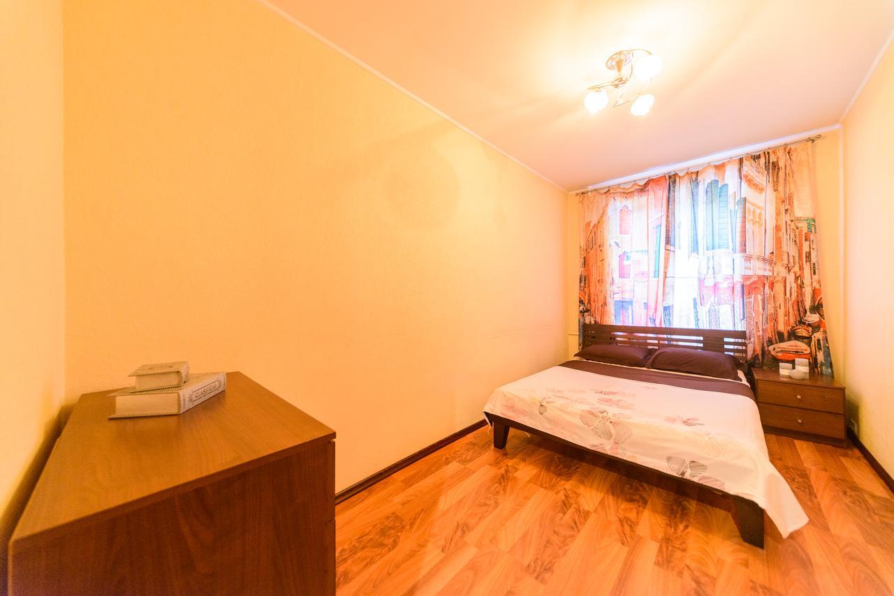 Apartment On Hryhoriia Chuprynky Kiev Eksteriør billede