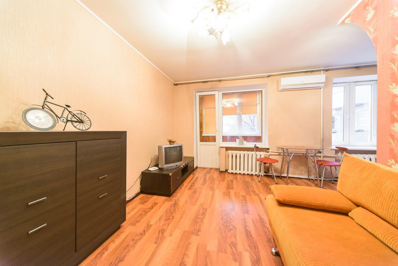 Apartment On Hryhoriia Chuprynky Kiev Eksteriør billede