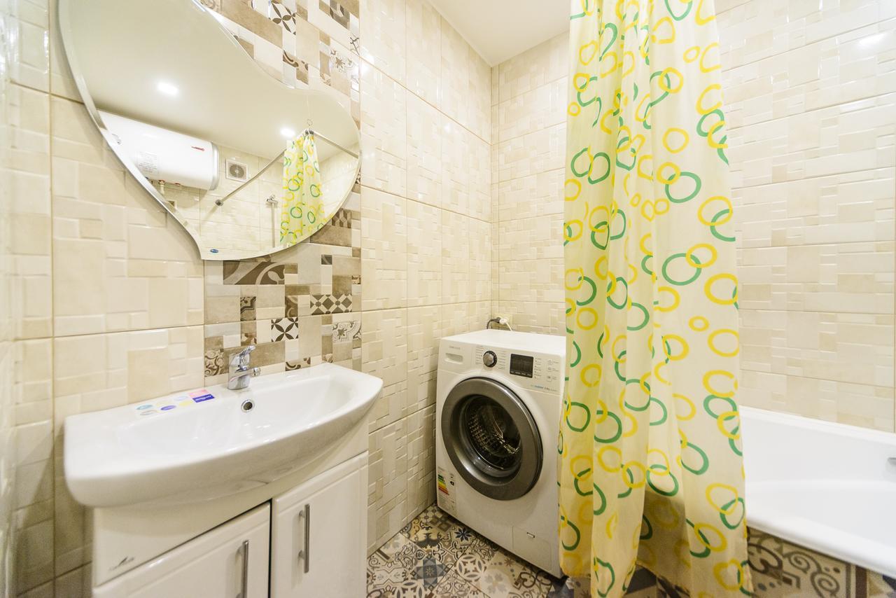 Apartment On Hryhoriia Chuprynky Kiev Eksteriør billede