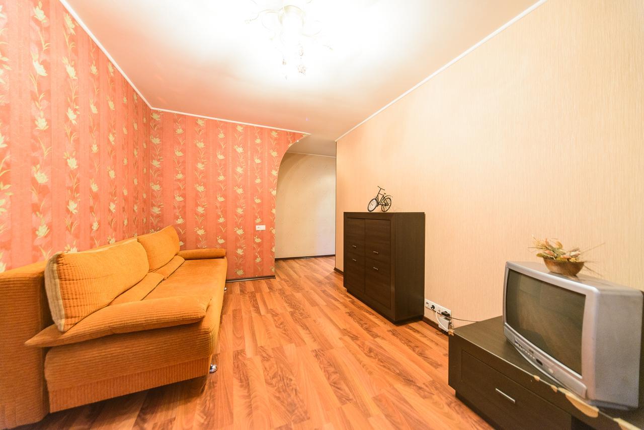 Apartment On Hryhoriia Chuprynky Kiev Eksteriør billede